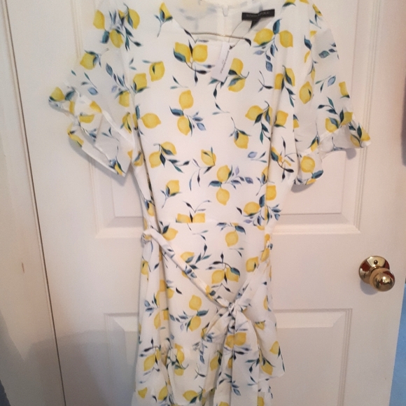 Banana Republic Dresses & Skirts - Banana Republic White Lemon Dress